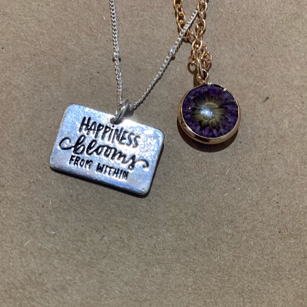 “Happiness blooms from within” necklace with resin flower double chain necklace
